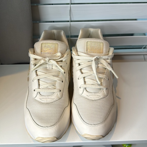 Like New Nike Outburst Jelly Puff Pale Ivory W9.5 - Picture 5 of 8